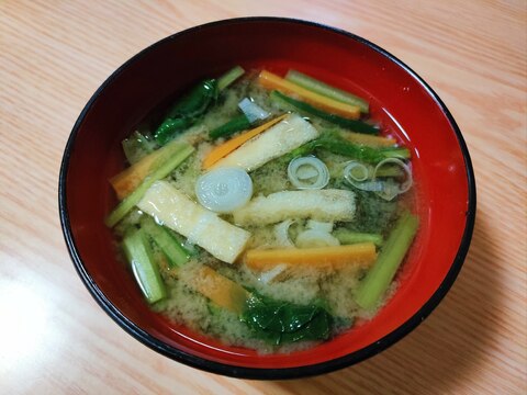 小松菜と人参と油揚げとねぎの味噌汁
